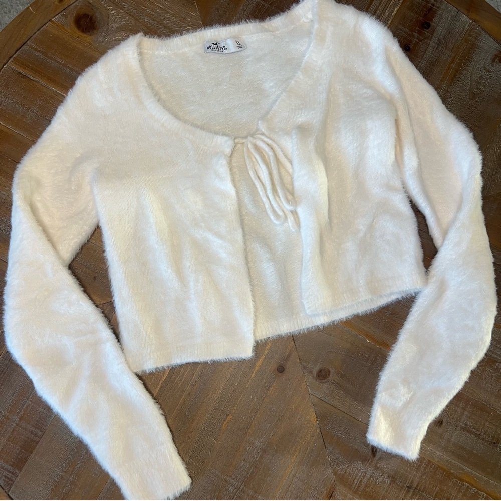 Hollister Fuzzy Women's white Cardigan size Xsmall - Picture 2 of 7